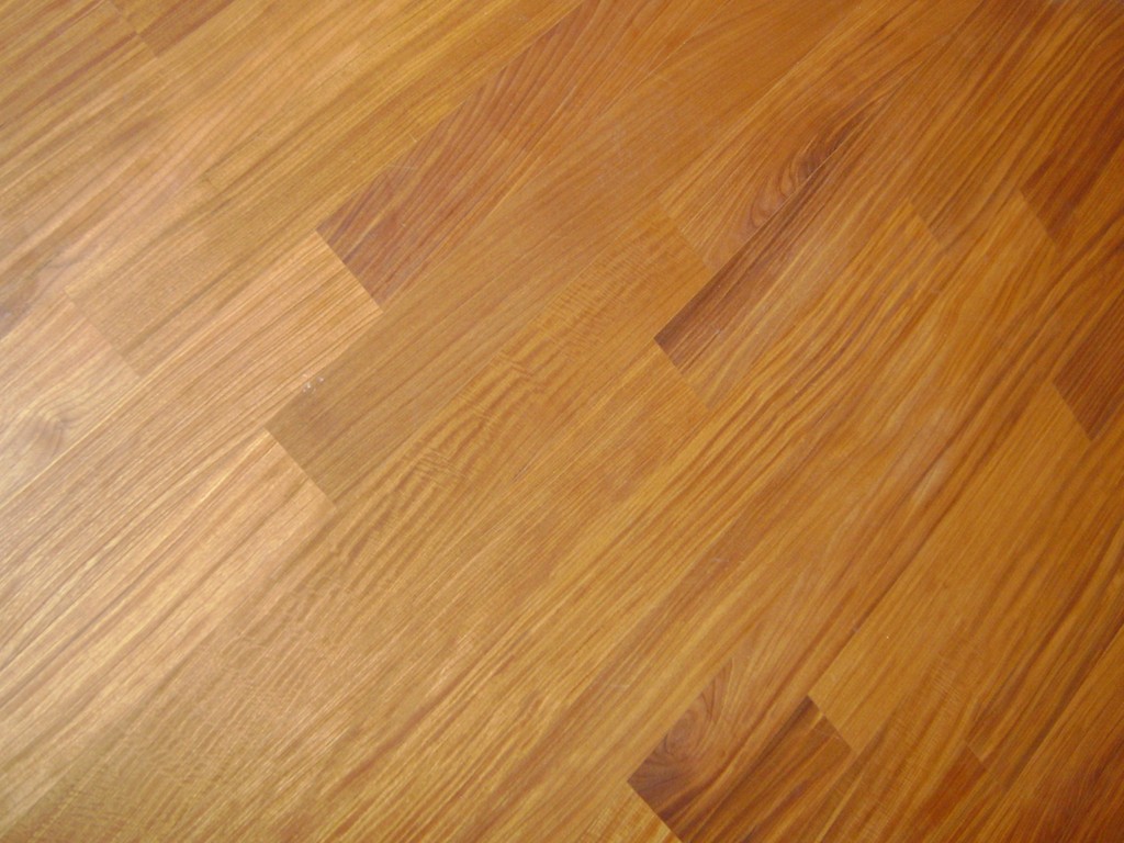 Fotografía de un parquet de Afrormosía